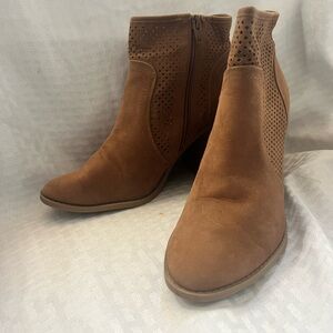 Universal Thread Tan Ankle Booties Size 8